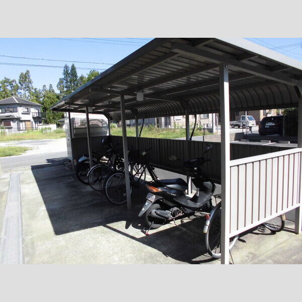 現地周辺 (駐輪場)