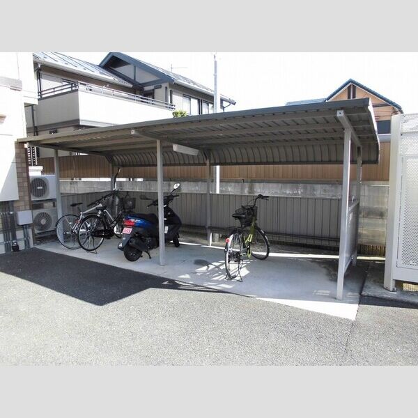 現地周辺 (駐輪場)