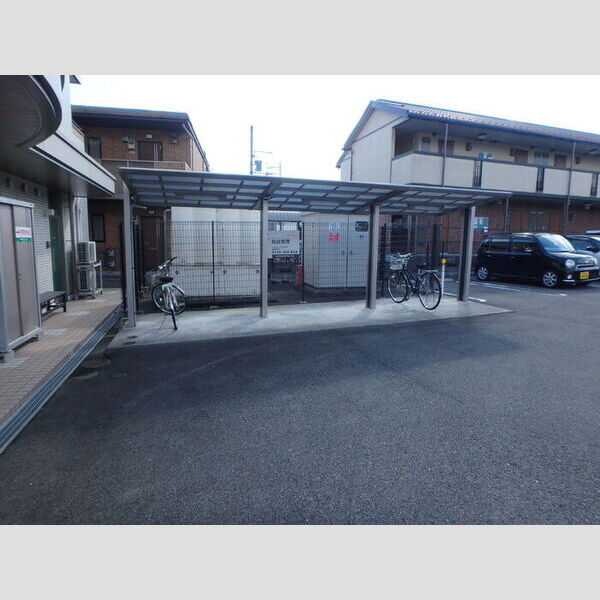 現地周辺 (駐輪場)