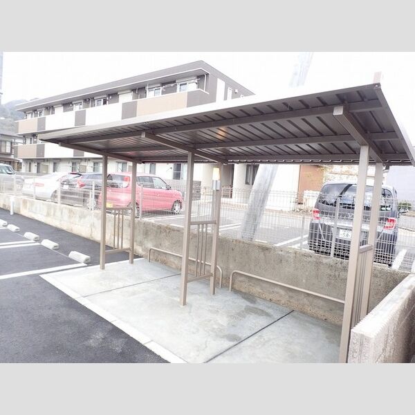 現地周辺 (駐輪場)