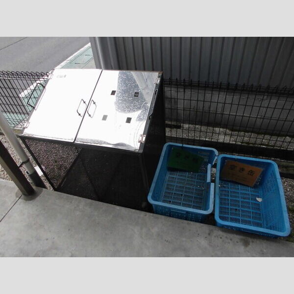 現地周辺 (ごみ置場)