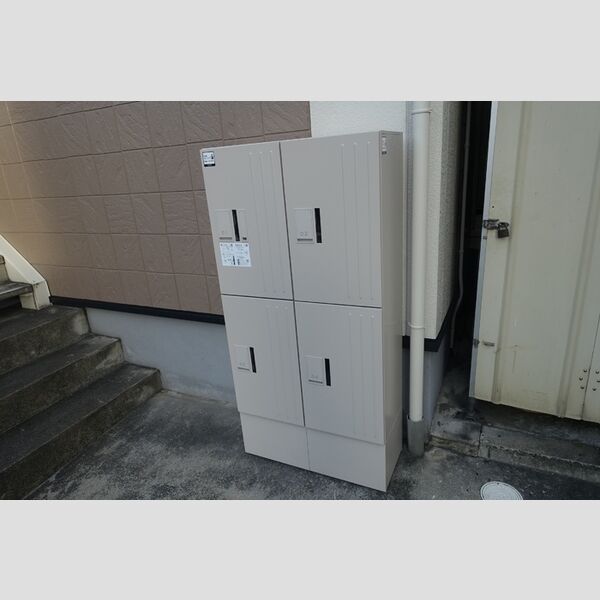 エントランス (宅配ボックス)