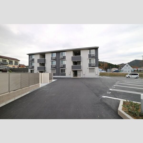 現地周辺 (駐車場)