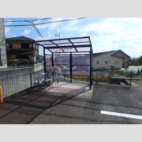 現地周辺 (駐輪場)