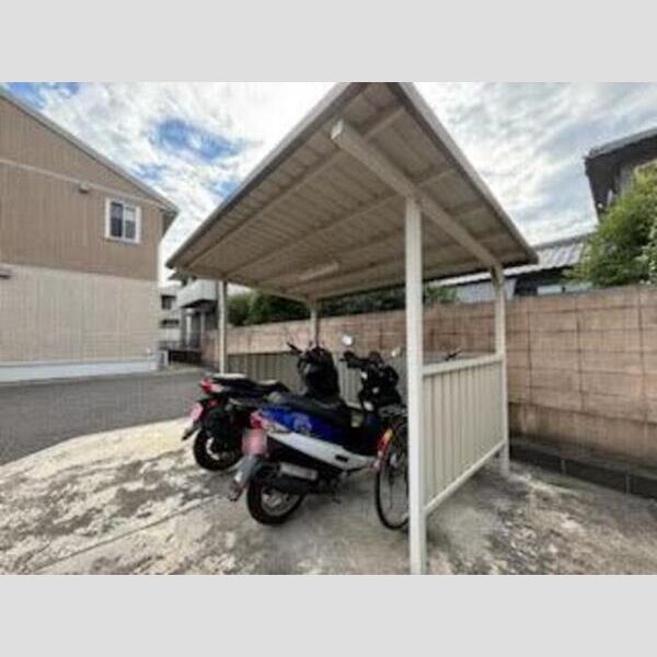 現地周辺 (駐輪場)