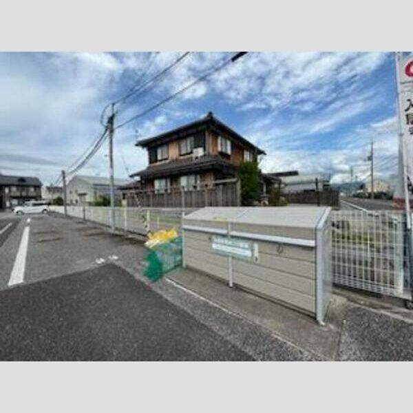 現地周辺 (ゴミ庫)