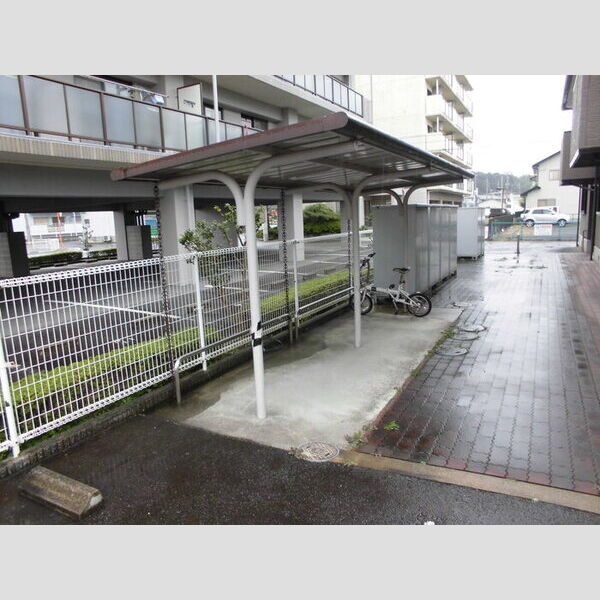 現地周辺 (駐輪場)