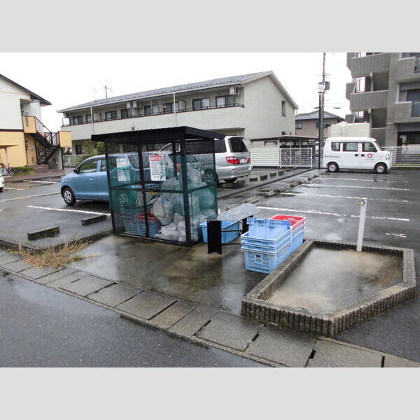現地周辺 (ごみ置場)