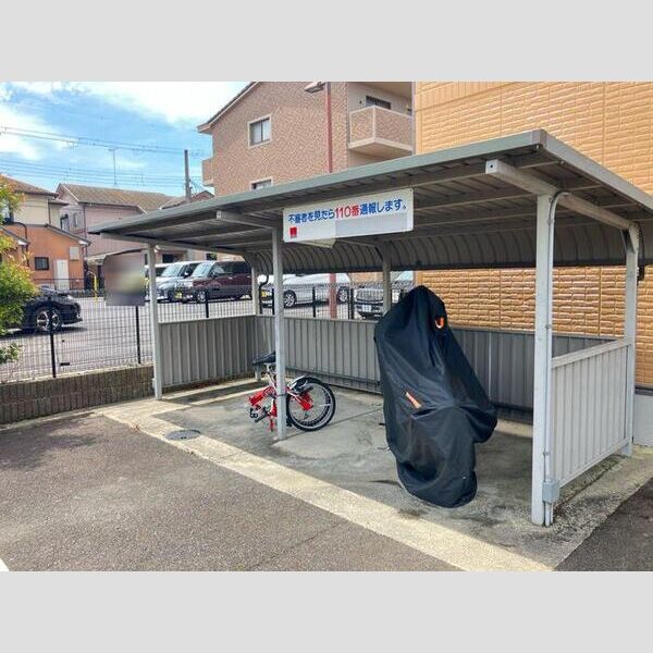 現地周辺 (駐輪場)