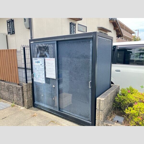 現地周辺 (ゴミ庫)