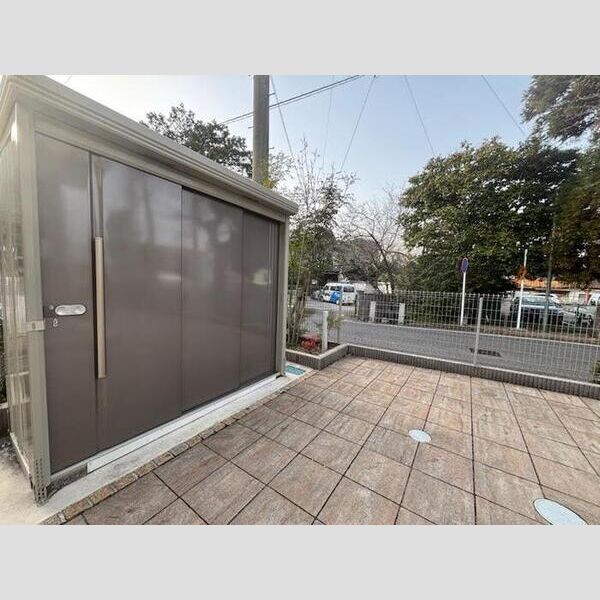 現地周辺 (ゴミ庫)