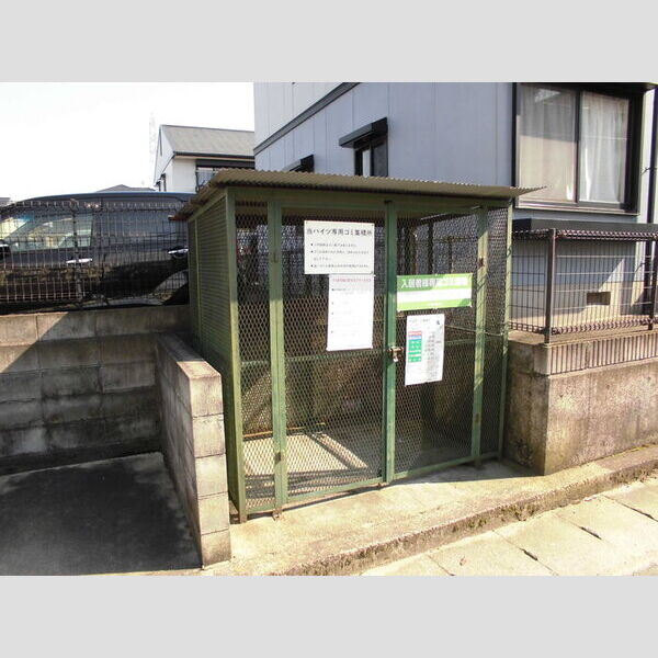 現地周辺 (ごみ置場)