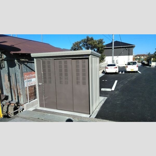 現地周辺 (ゴミ庫)