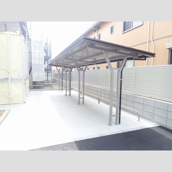 現地周辺 (駐輪場)