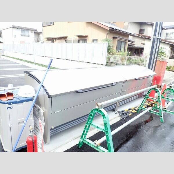 現地周辺 (ゴミ庫)