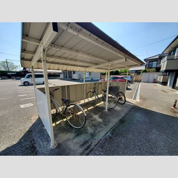 現地周辺 (駐輪場)