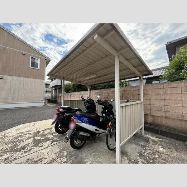 現地周辺 (駐輪場)