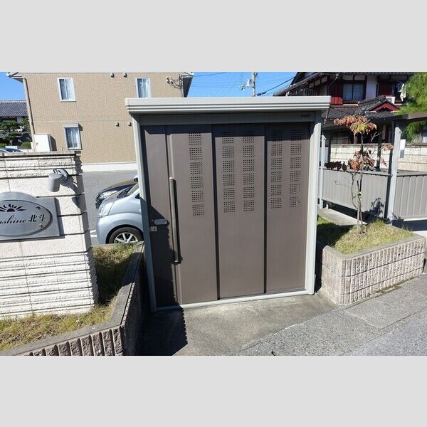 現地周辺 (ごみ置場)