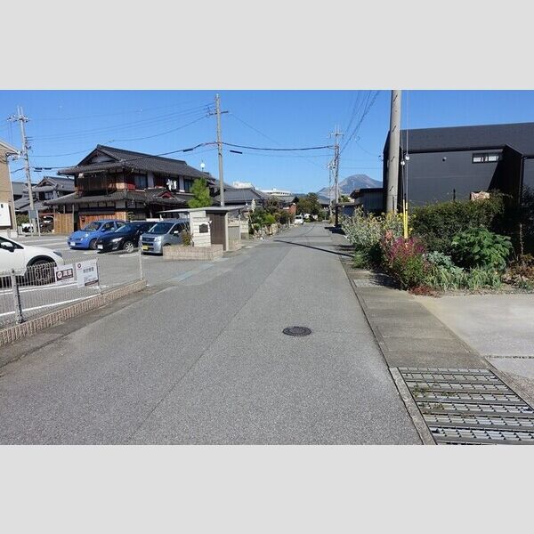 現地周辺 (前面道路)