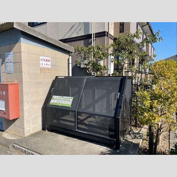 現地周辺 (ゴミ置き場)