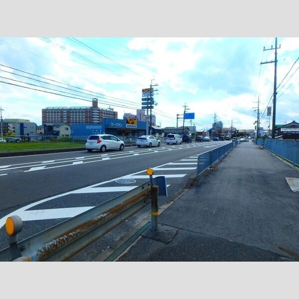 現地周辺 (前面道路)