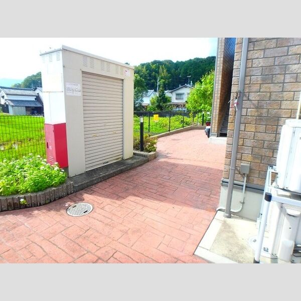 エントランス (建物入り口)