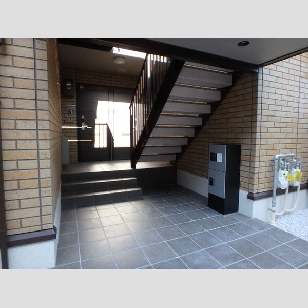 エントランス (建物入り口)