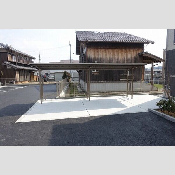 現地周辺 (駐輪場)