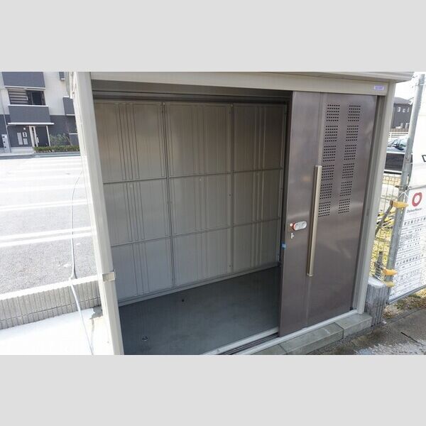 現地周辺 (ごみ置場)