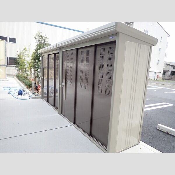 現地周辺 (ゴミ庫)