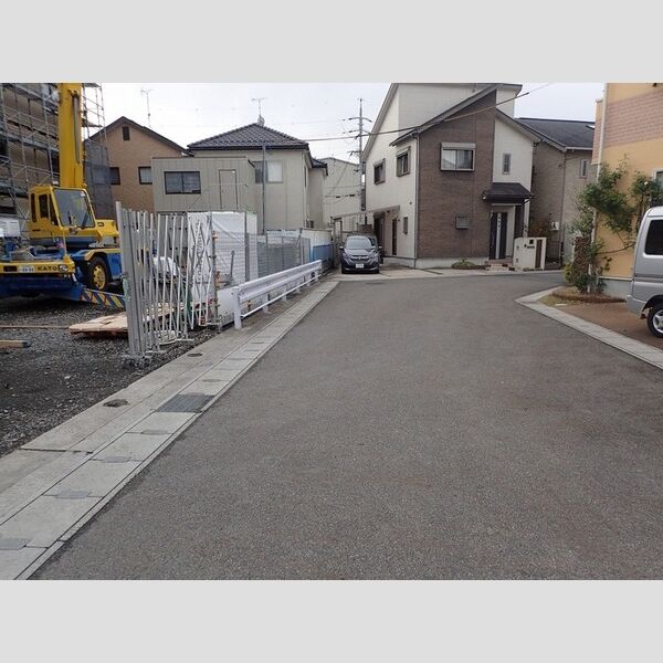 現地周辺 (前面道路)