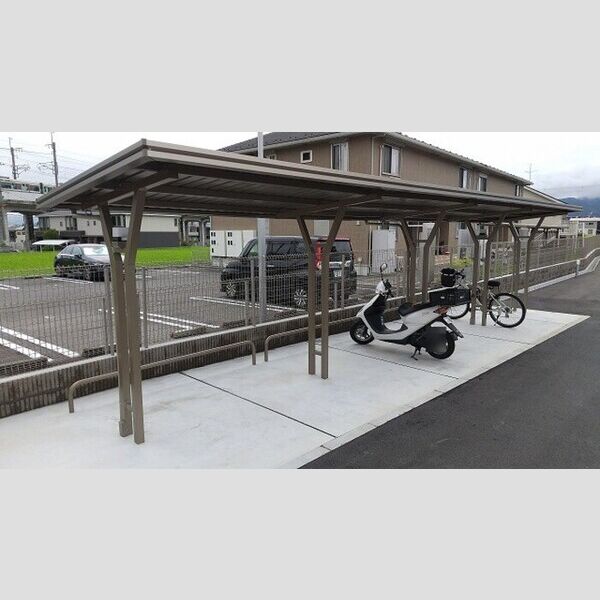 現地周辺 (駐輪場)