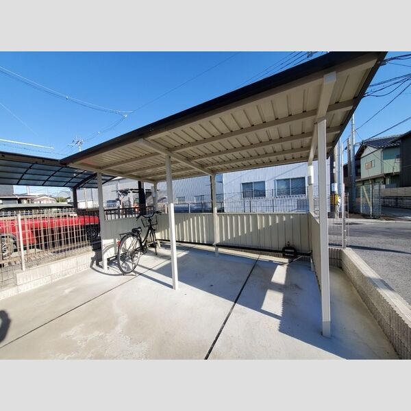 現地周辺 (駐輪場)