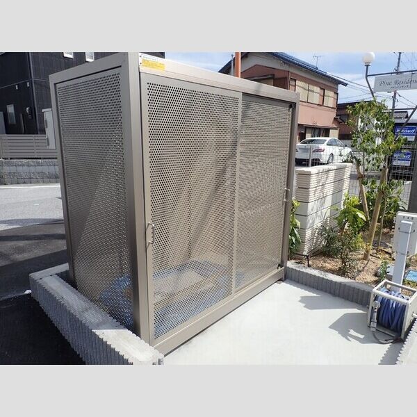 現地周辺 (ゴミ庫)