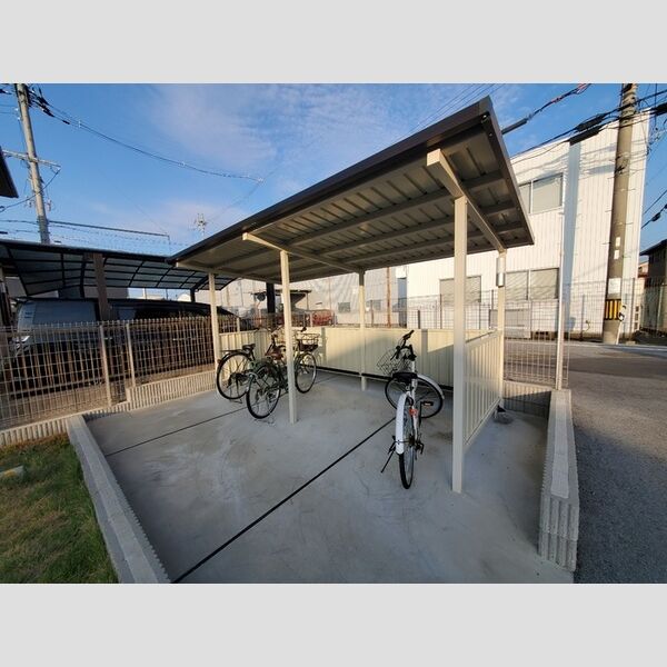 現地周辺 (駐輪場)