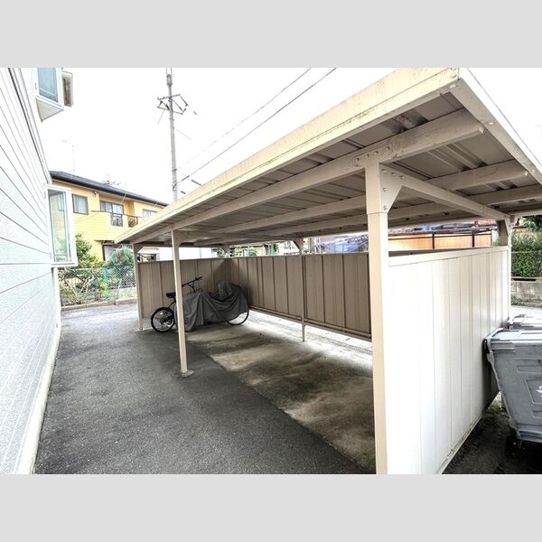 現地周辺 (駐輪場)