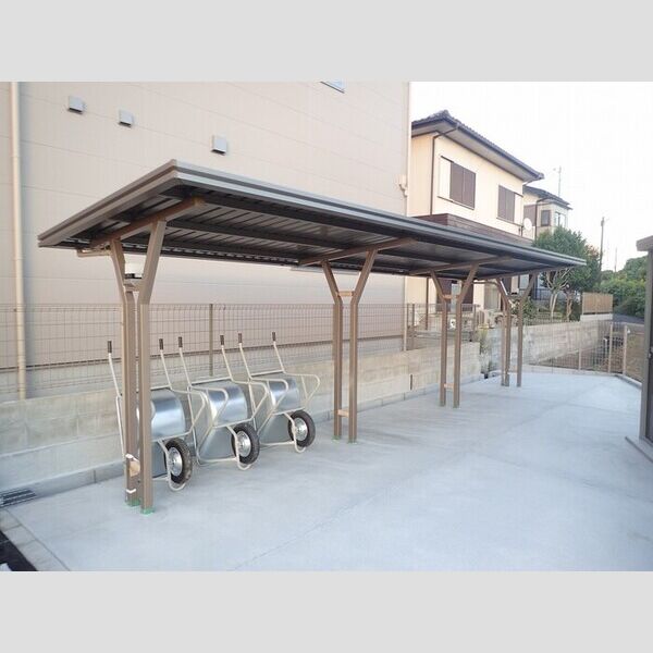 現地周辺 (駐輪場)