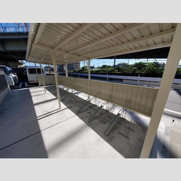 現地周辺 (駐輪場)