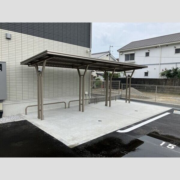 現地周辺 (駐輪場)