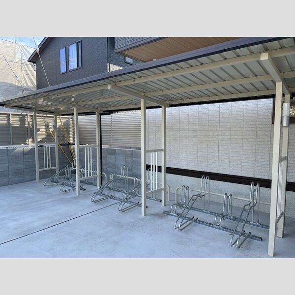 現地周辺 (駐輪場)