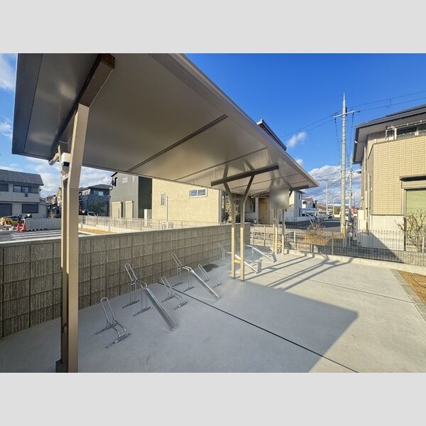 現地周辺 (駐輪場)