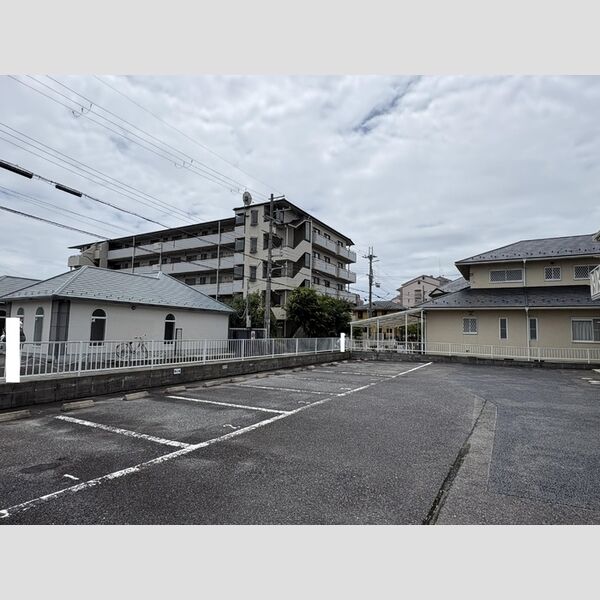 現地周辺 (駐車場)
