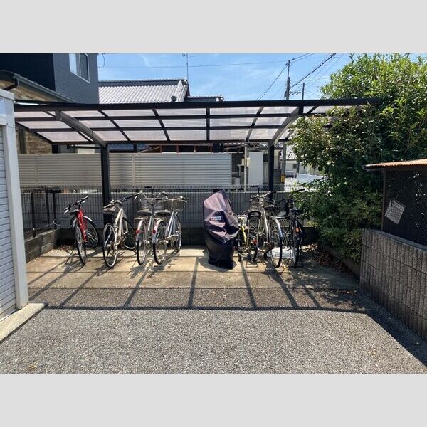 現地周辺 (駐輪場)