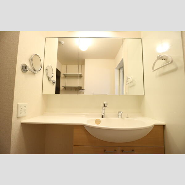 洗面所 (洗髪洗面化粧台)