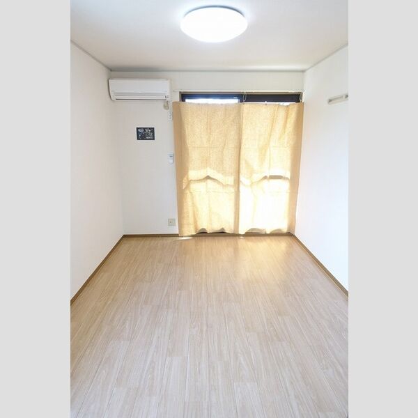 居室・リビング (洋室・エアコン・LED照明)