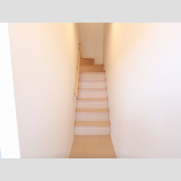 その他 (階段　203号室)