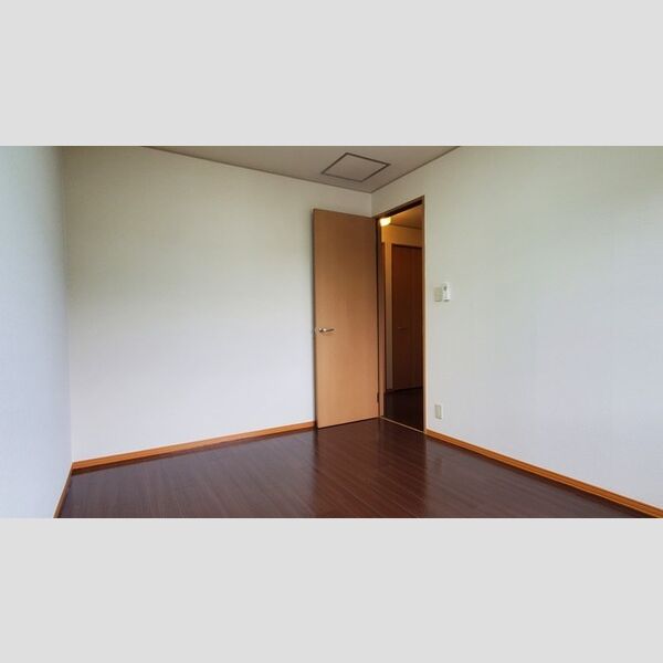 居室・リビング (洋室(駐車場側))