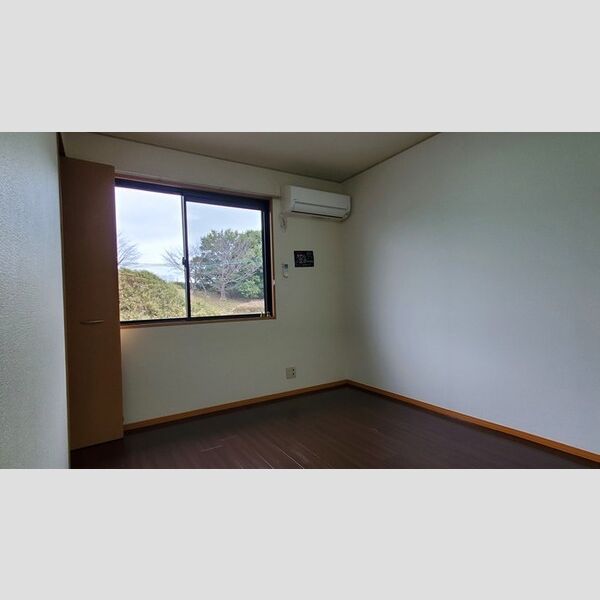 居室・リビング (洋室(駐車場側))