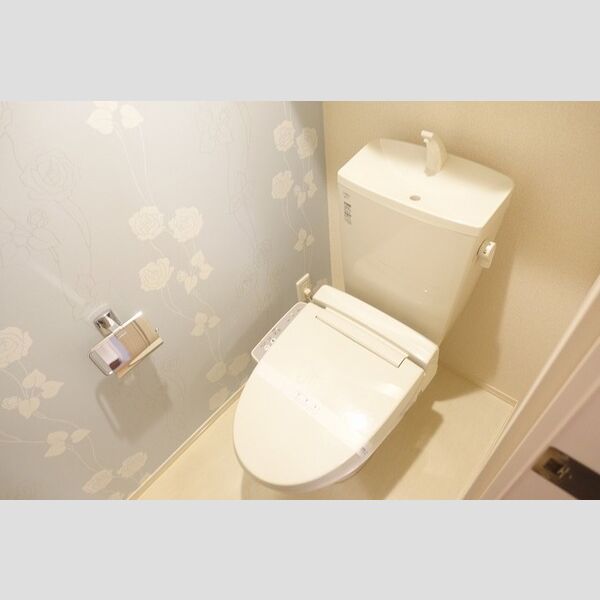 トイレ (温水洗浄暖房便座)