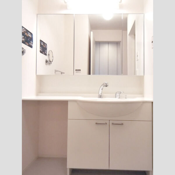 洗面所 (洗髪洗面化粧台)